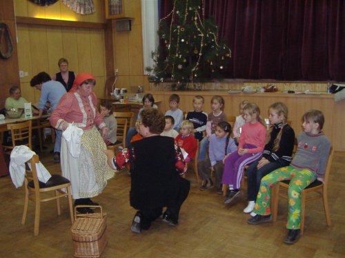 Klub dobré pohody - Babičky čtou z babičky a pečení perníčků - 11.12.2008